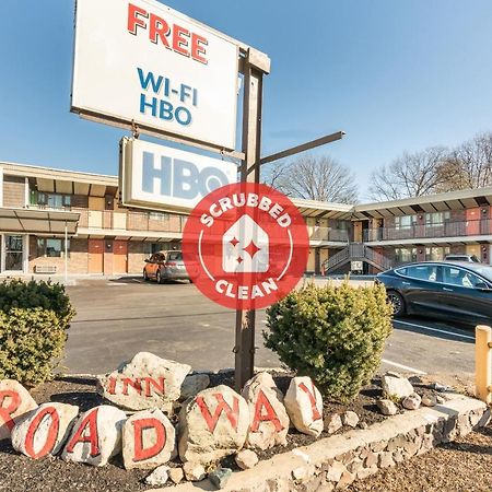 Oyo Hotel Malden Ma Broadway Kültér fotó