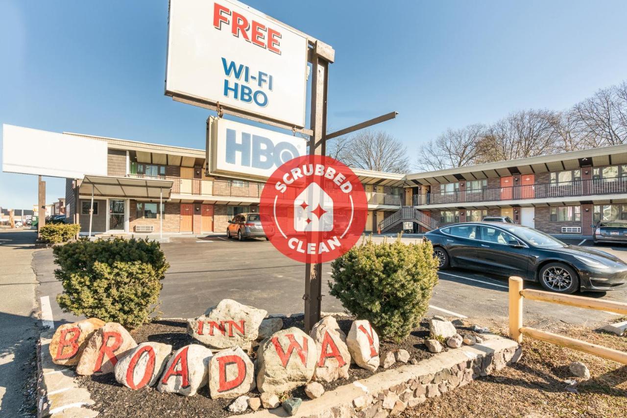 Oyo Hotel Malden Ma Broadway Kültér fotó