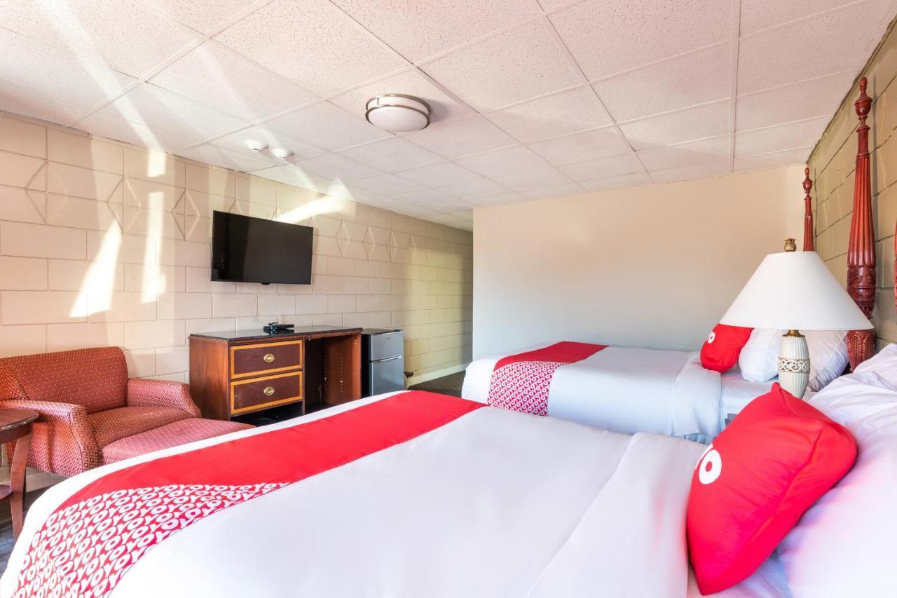 Oyo Hotel Malden Ma Broadway Kültér fotó