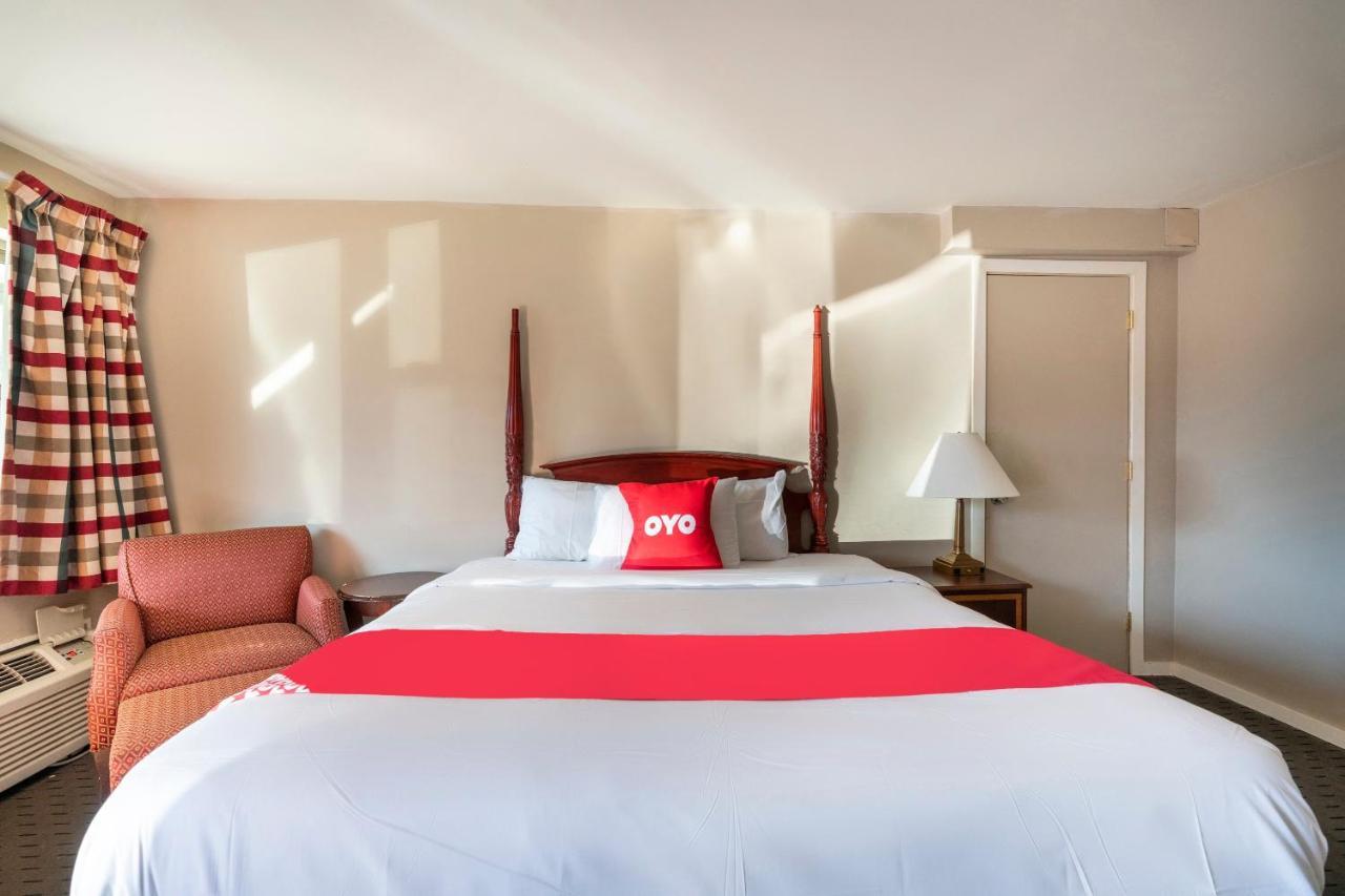 Oyo Hotel Malden Ma Broadway Kültér fotó