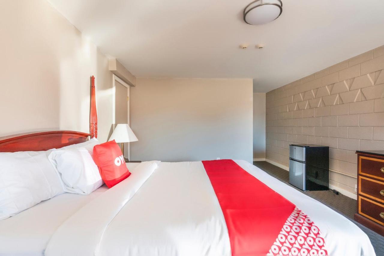 Oyo Hotel Malden Ma Broadway Kültér fotó