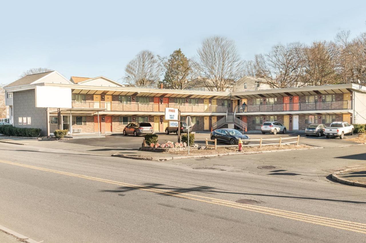 Oyo Hotel Malden Ma Broadway Kültér fotó