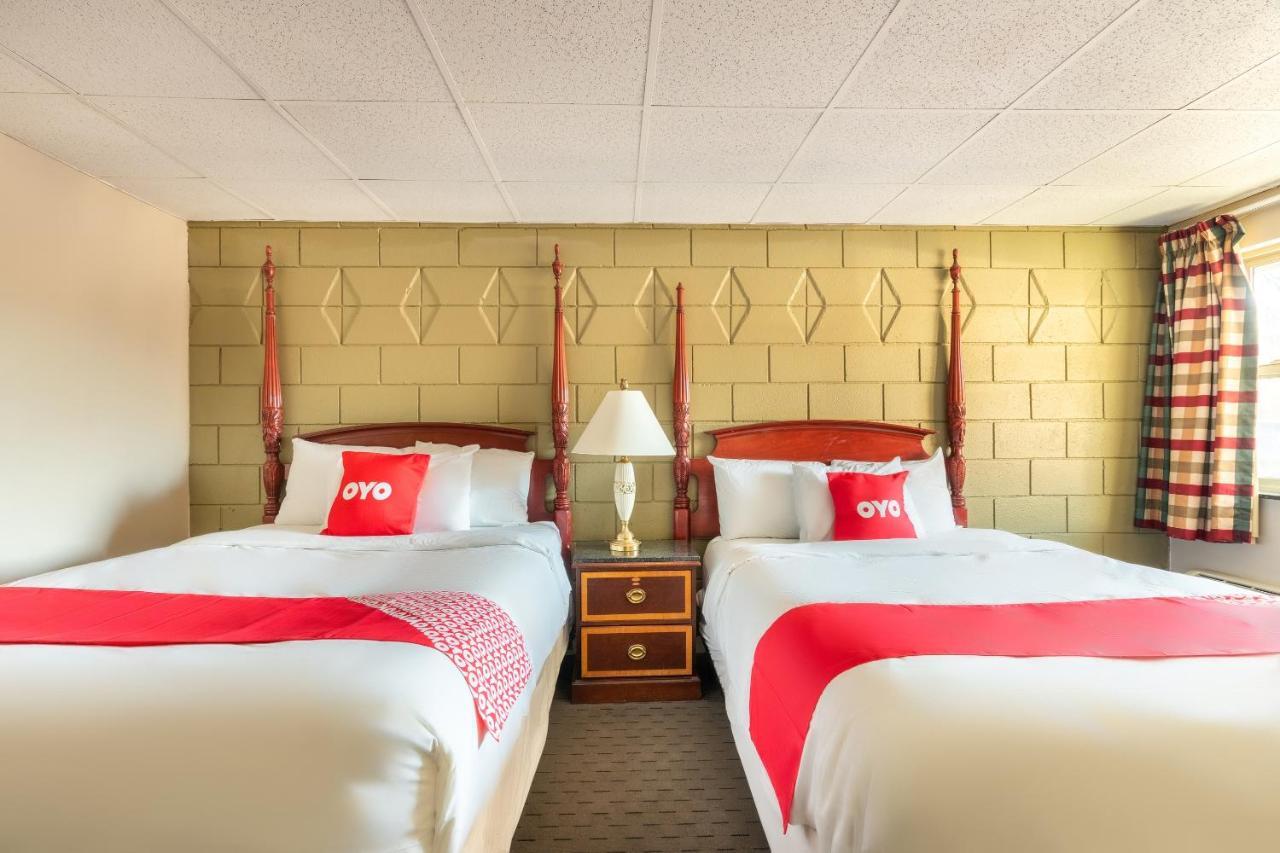 Oyo Hotel Malden Ma Broadway Kültér fotó