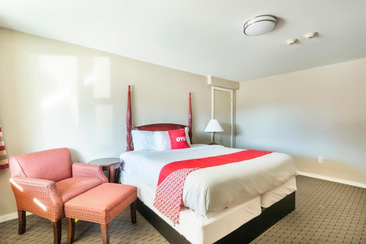 Oyo Hotel Malden Ma Broadway Kültér fotó