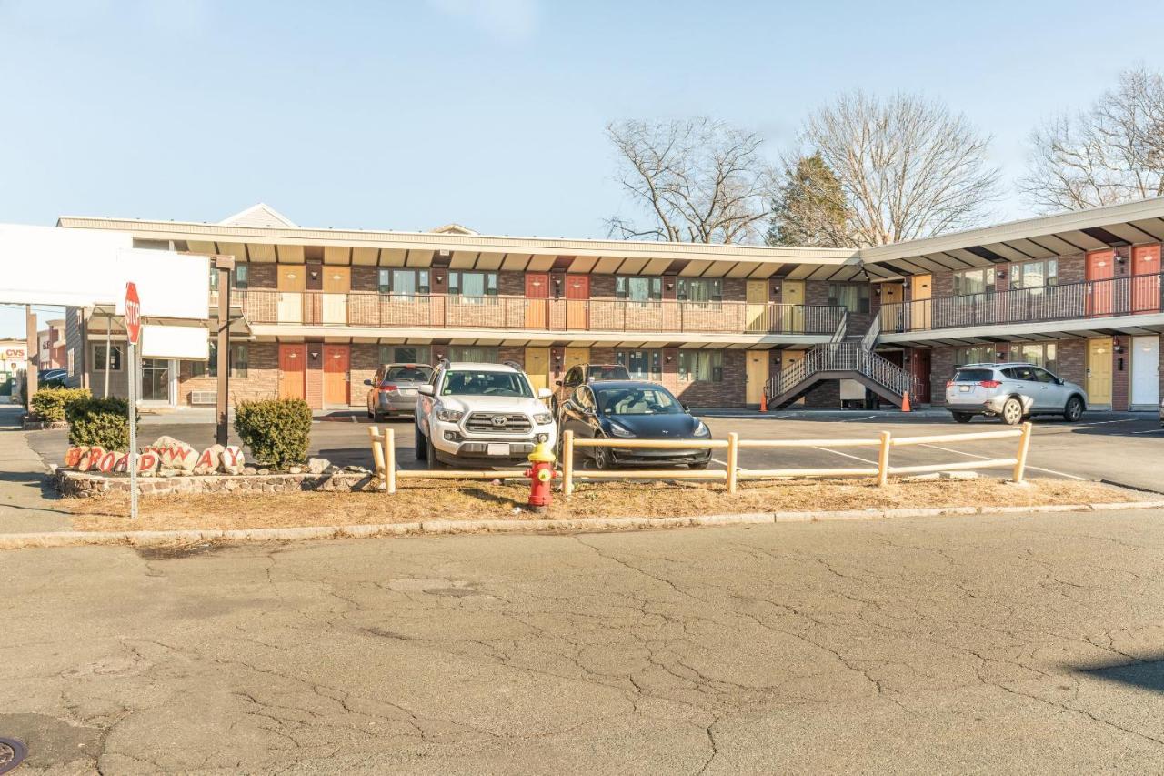 Oyo Hotel Malden Ma Broadway Kültér fotó