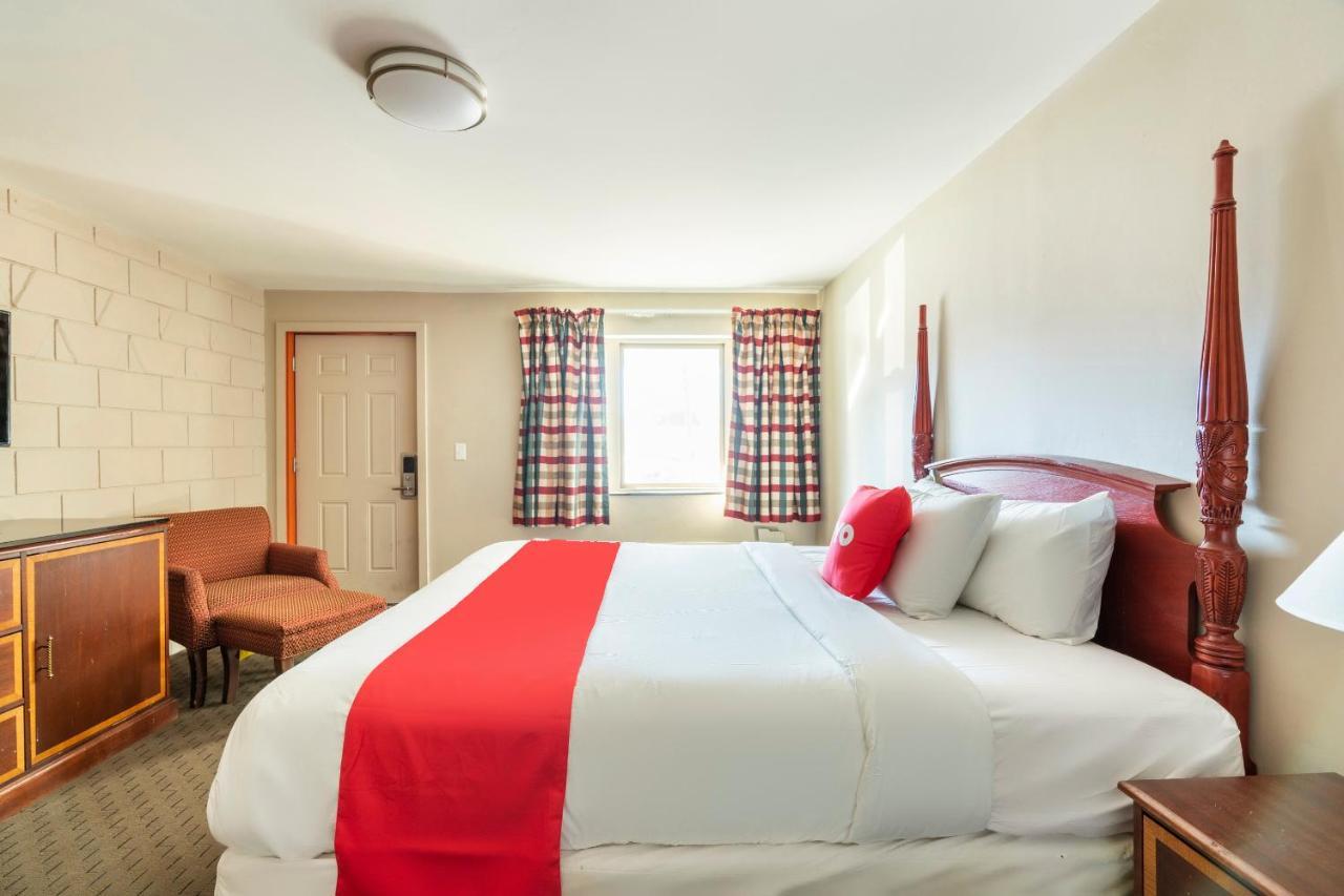 Oyo Hotel Malden Ma Broadway Kültér fotó