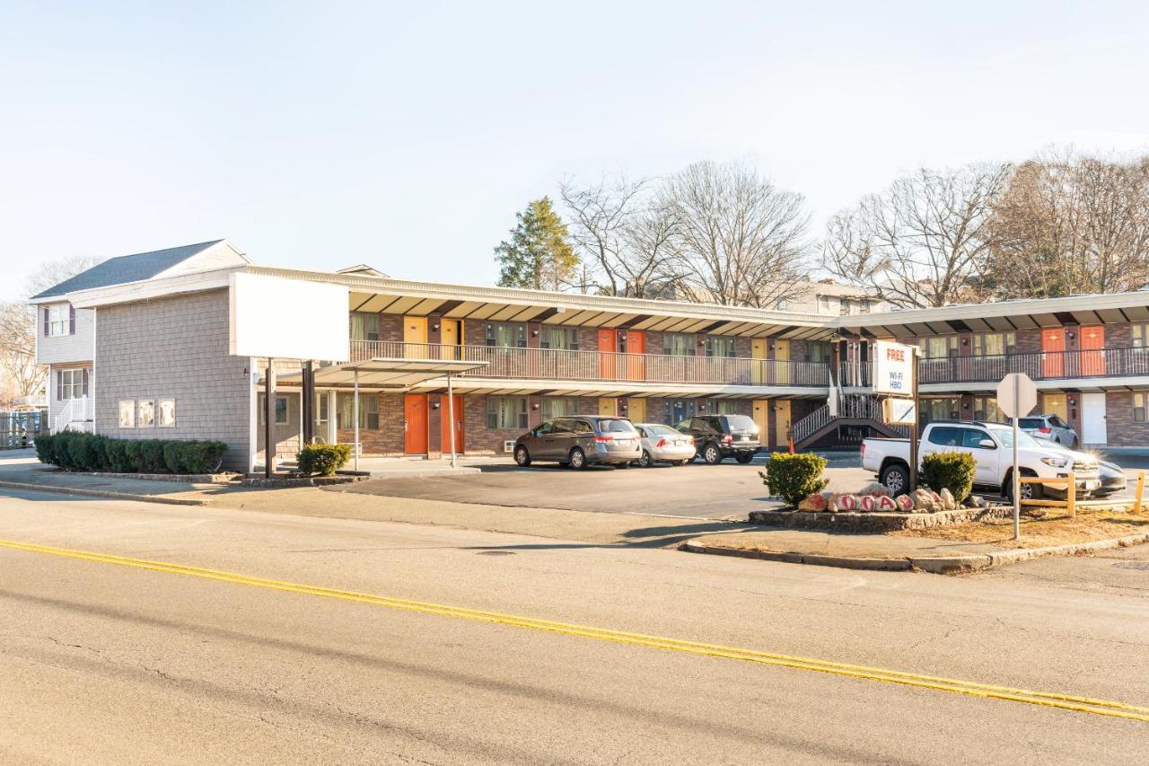 Oyo Hotel Malden Ma Broadway Kültér fotó