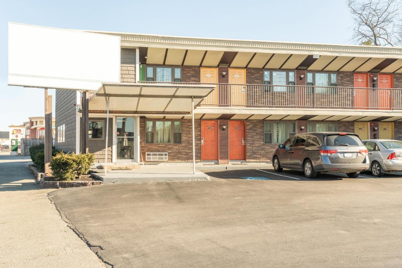 Oyo Hotel Malden Ma Broadway Kültér fotó