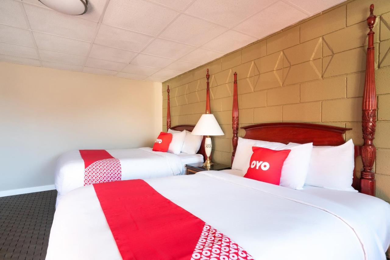 Oyo Hotel Malden Ma Broadway Kültér fotó