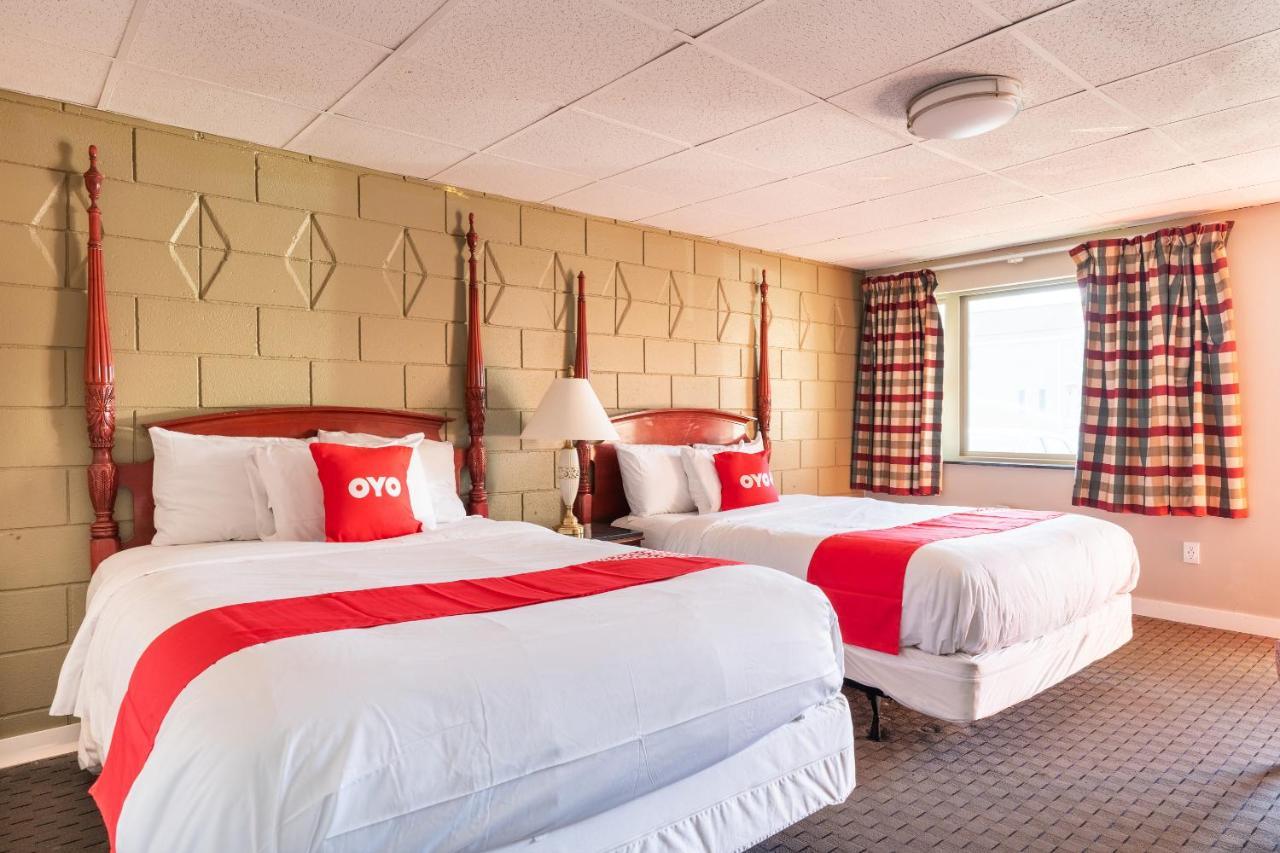 Oyo Hotel Malden Ma Broadway Kültér fotó