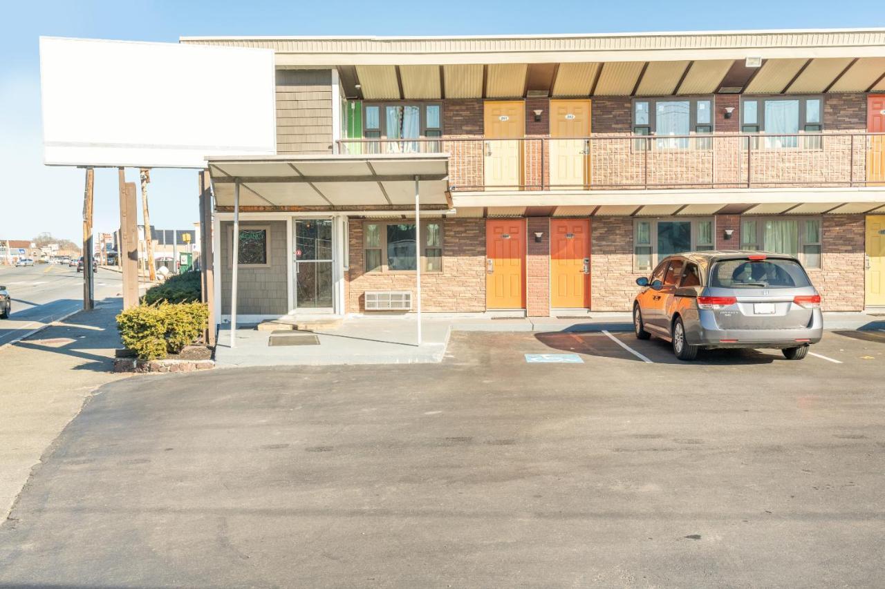 Oyo Hotel Malden Ma Broadway Kültér fotó